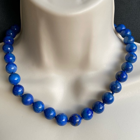 Lapis lazuli 18” knotted 12mm bead necklace with sterling toggle clasp - Picture 2 of 11